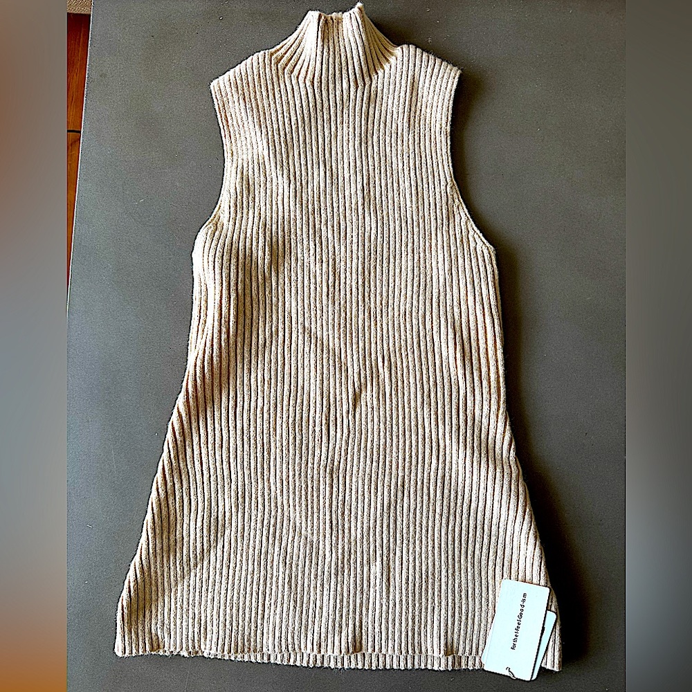 Commense Beige Ribbed Muscle Tee - Picture 3 of 4